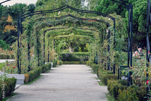 La Rosaleda en Madrid, arco de flores