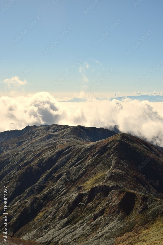 Fototapeta premium 紅葉の日本百名山「飯豊山」