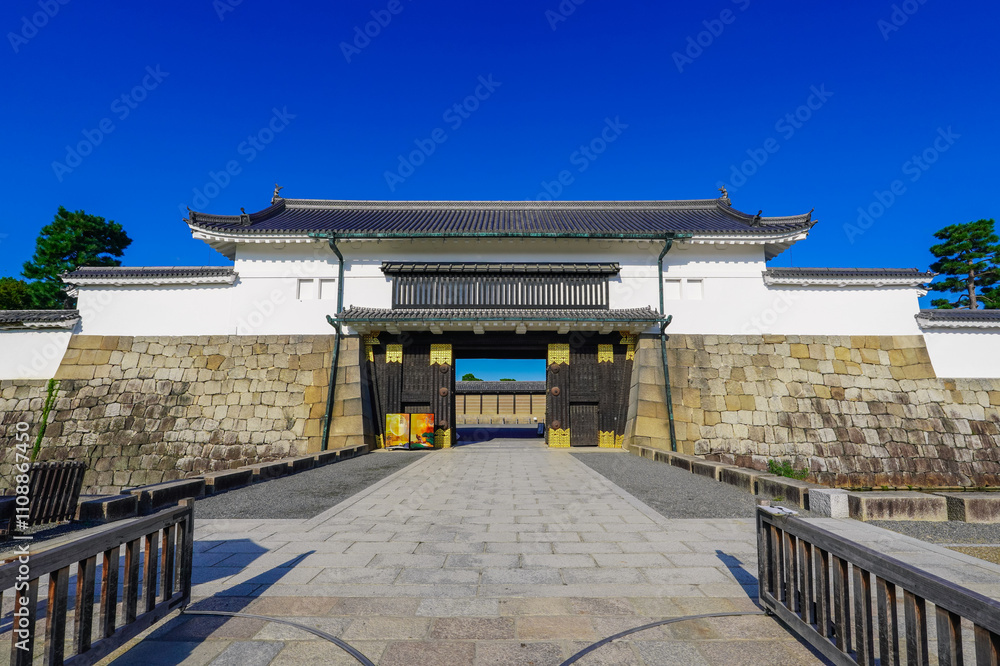 Fototapeta premium 二条城のメインエントランス 東大手門（京都府京都市）