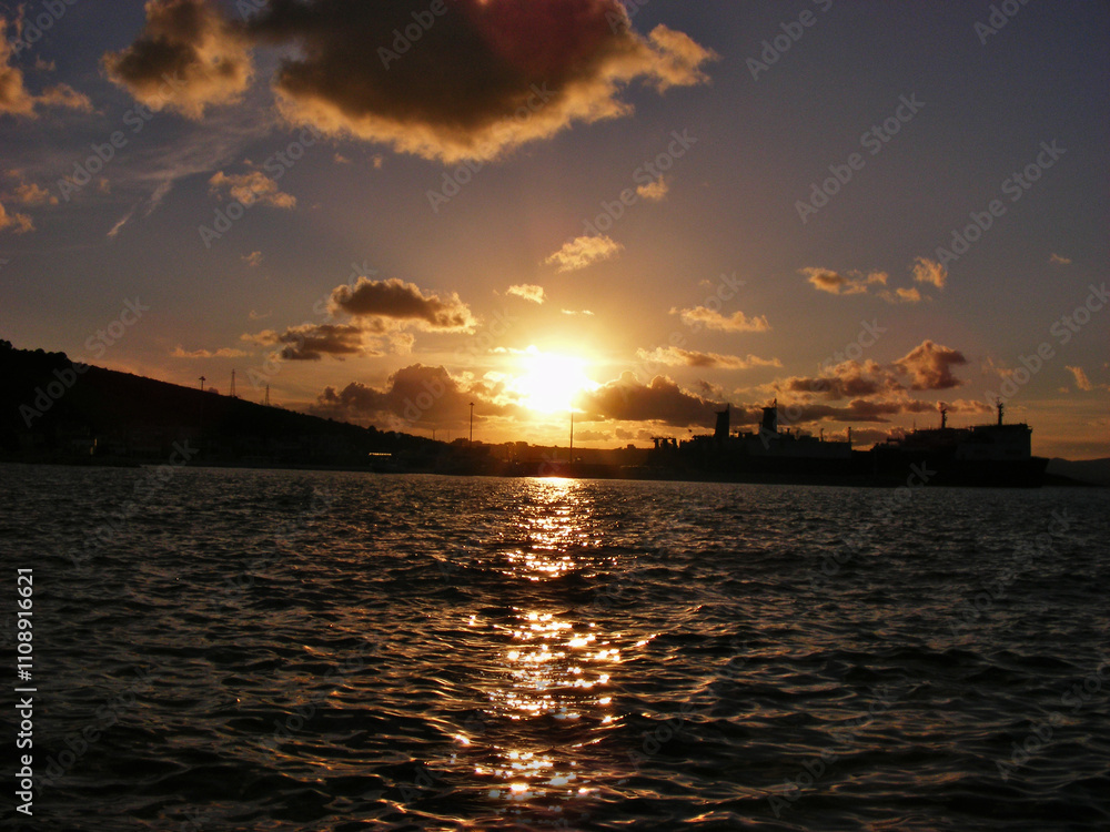 Obraz premium sunset over the sea