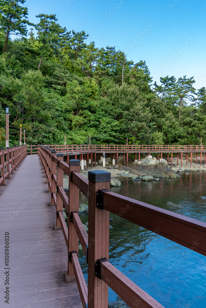 Obraz premium Beatuful Landscape with sea, water, trees, bridge and blue sky in South Korea