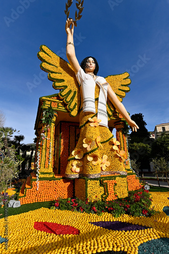 Obraz na płótnie sculpture d'une femme en agrume pendant la Fête du Citron - Menton w salonie