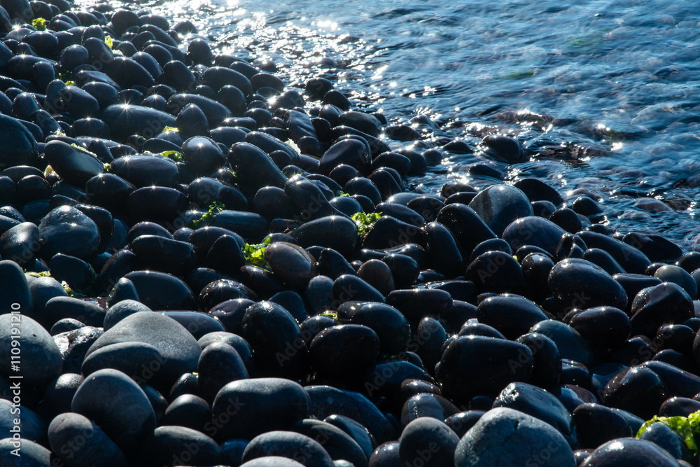 Obraz premium Pebble beach at Hongdo Island, South Korea