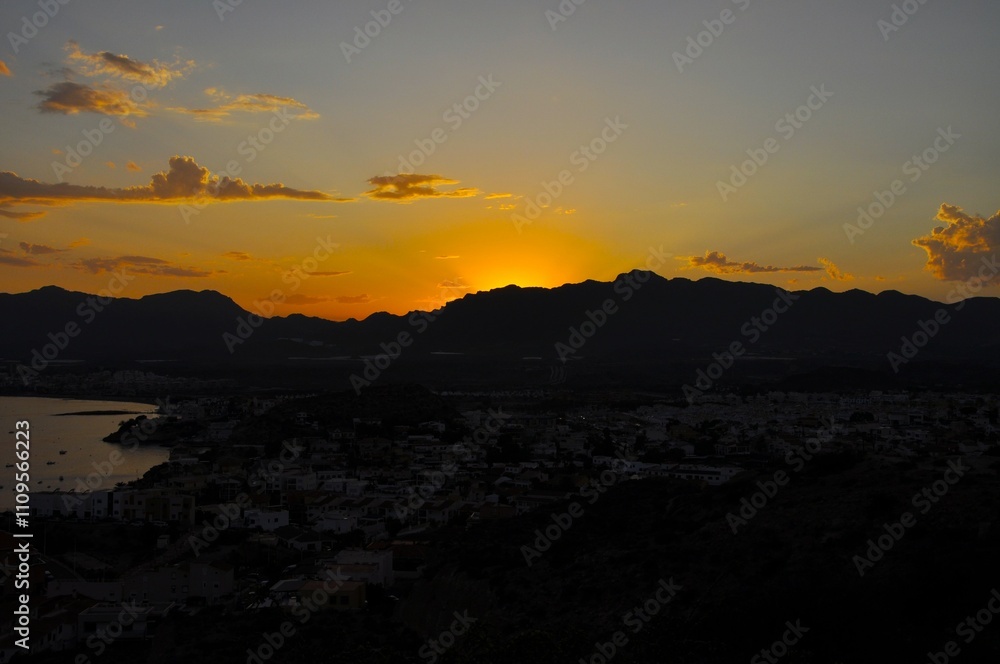 Puesta de sol sobre la Sierra del Aguilón desde el Castillo de San Juan de los Terreros Puesta de sol sobre la Sierra del Aguilón desde el Castillo de San Juan de los Terreros