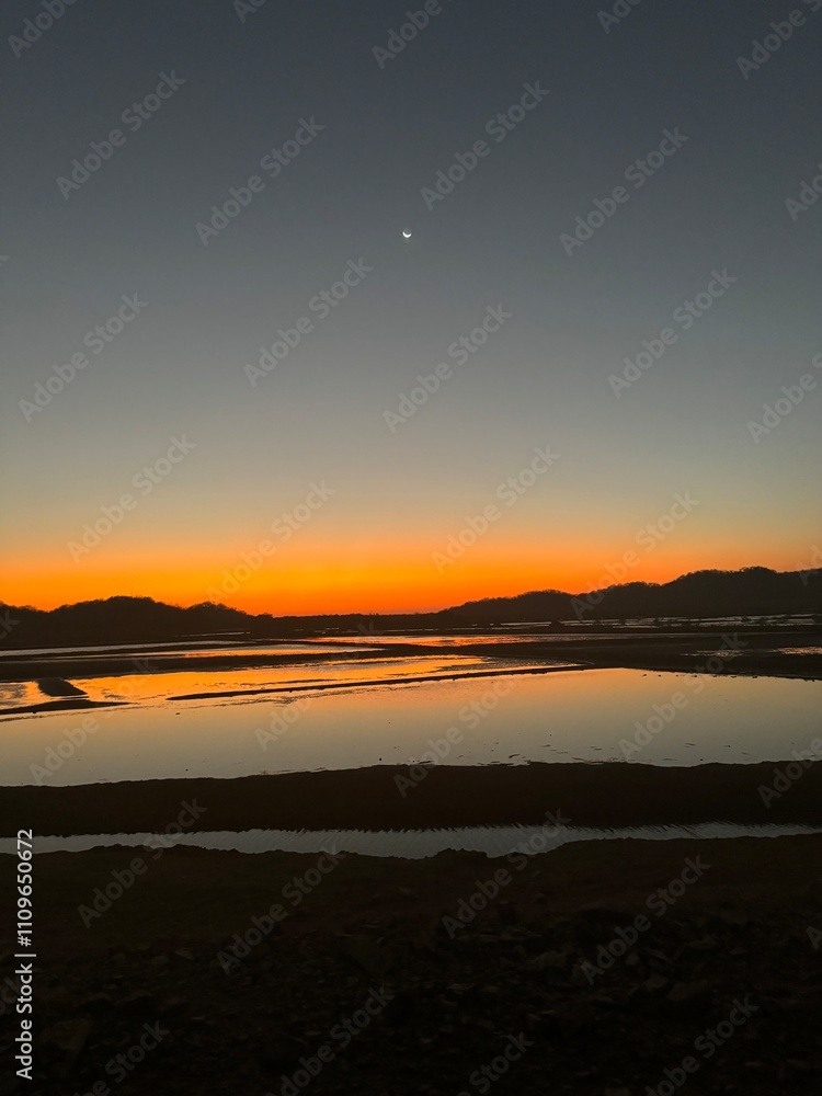 Fototapeta premium Beautiful sunset reflection over the sea at golden hour