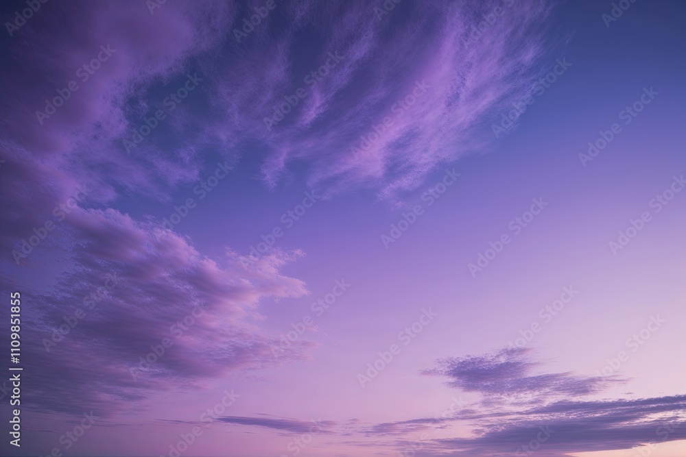 Obraz premium Ethereal Lavender and Cerulean Gradient Sky with Dreamy Twilight Cloud Texture