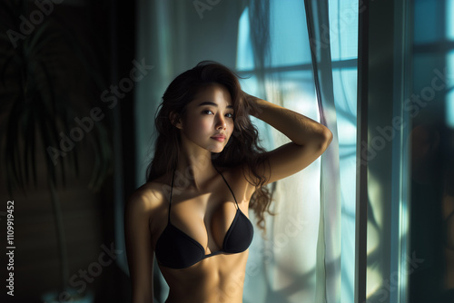 Wallpaper Mural 黒いビキニを着て撮影に臨む日本人の女性モデル Torontodigital.ca