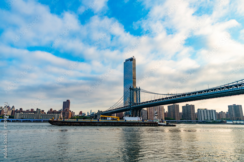 Manhattan bridge in New York. Architecture of historic bridge in Manhattan. Bridge connecting Lower Manhattan at Canal Street with Downtown Brooklyn. Urban city architecture Manhattan bridge in New York. Architecture of historic bridge in Manhattan. Bridge connecting Lower Manhattan at Canal Street with Downtown Brooklyn. Urban city architecture