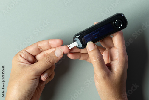 Tableau sur toile Woman's hands checking diabetes and hyperglycemia with digital blood sugar meter