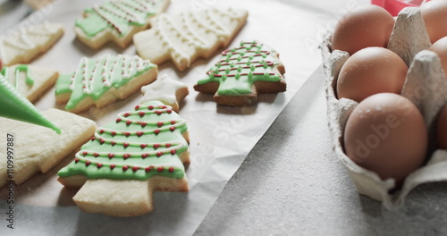 Billede på lærred Freshly baked Christmas tree cookies decorated with green icing