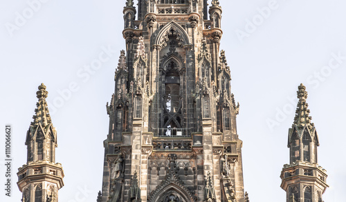Obraz na płótnie The architectural details of The Scott Monument and spire is a Victorian Gothic monument. w salonie