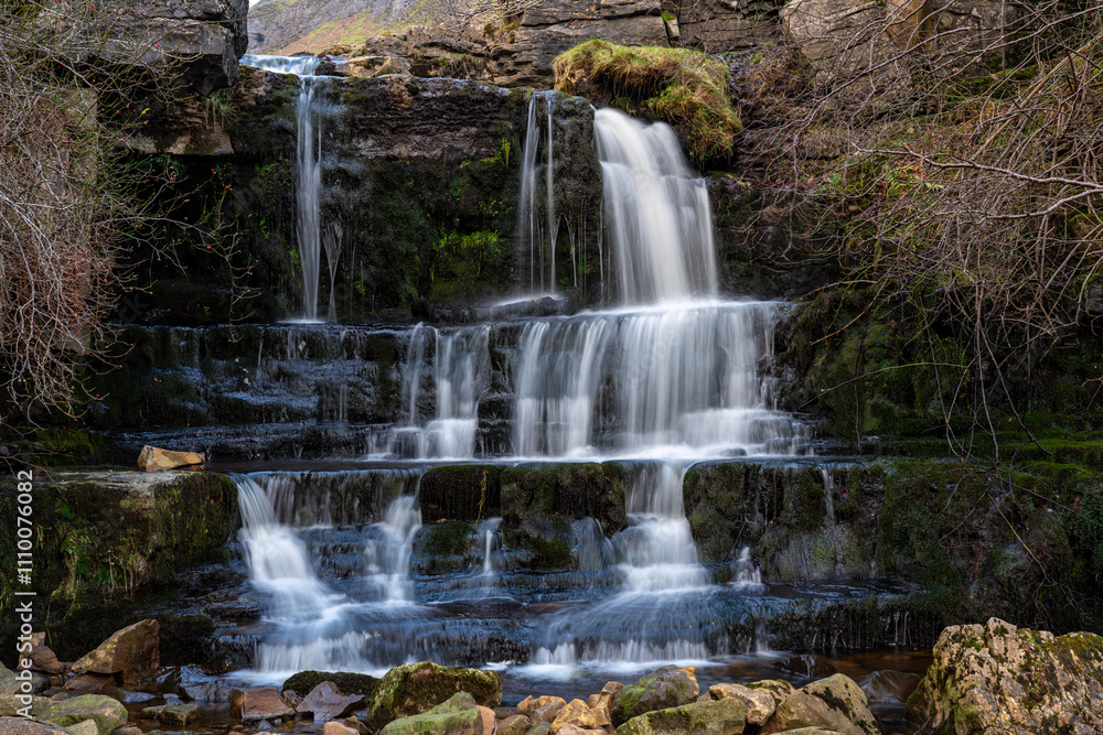 Obraz premium Waterfall in rugged terrain in upper Swaledale