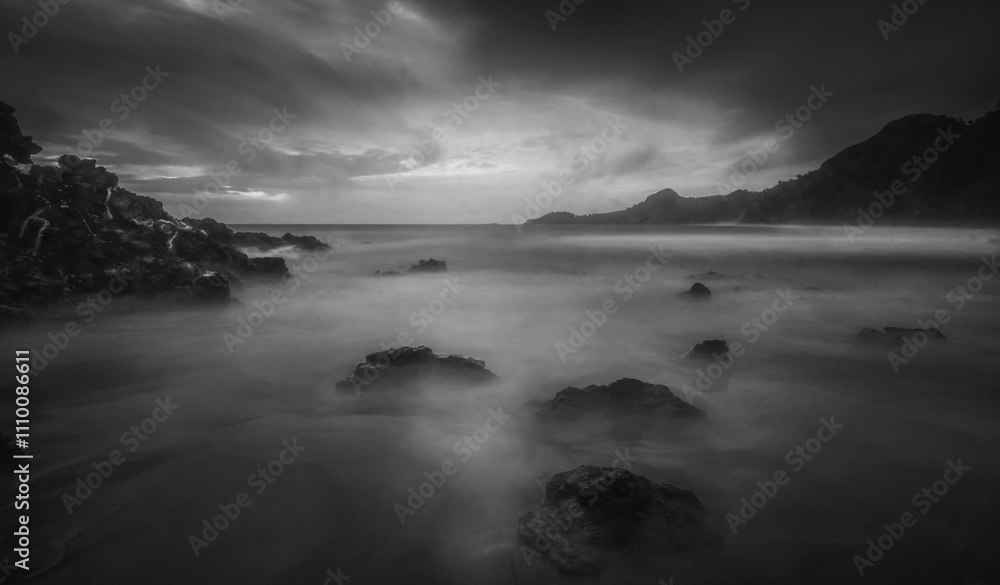 Obraz premium mist over the beach