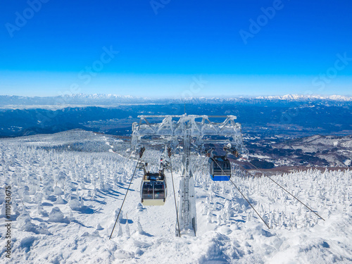 фотографія Cablecars passing above the forest of ice monsters (Zao, Yamagata, Japan)