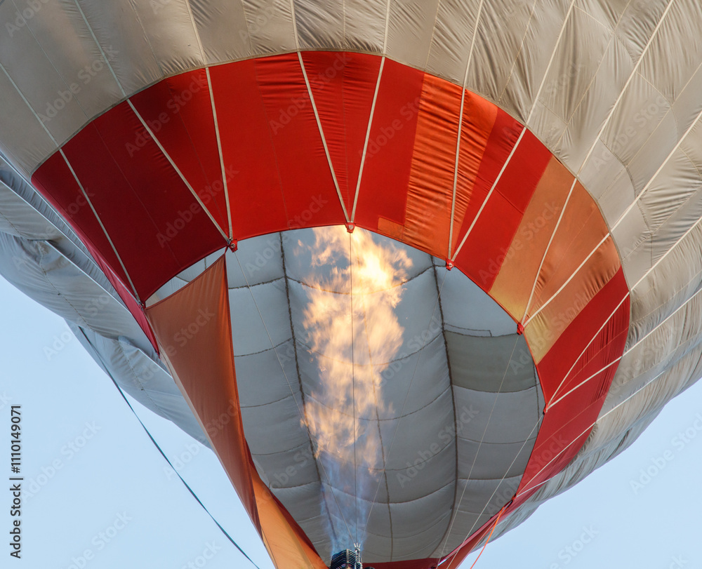 Fototapeta premium A hot air balloon with a flame shooting out of it