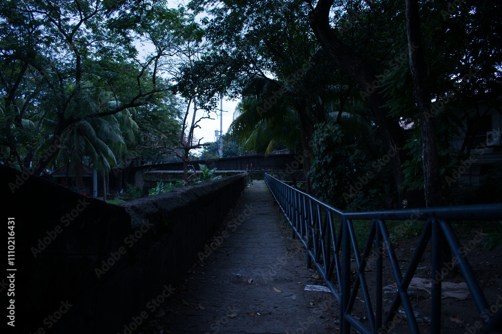 Obraz premium Pathway along the old streets of Intramuros, Manila