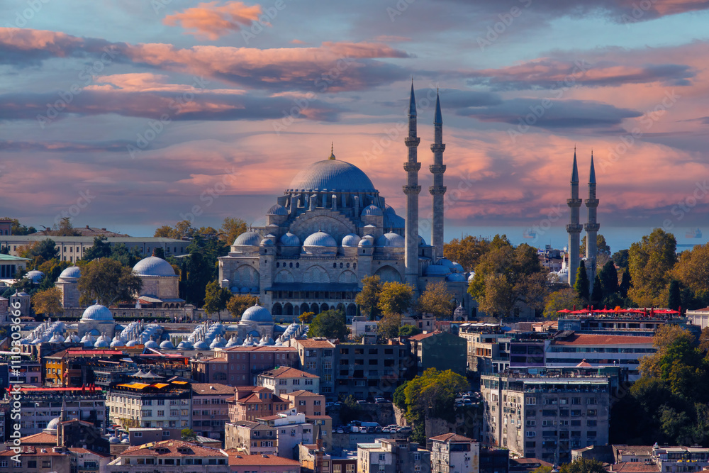 Naklejka premium Cityscape of Istanbul, Turkey, captured from a bird’s-eye view.