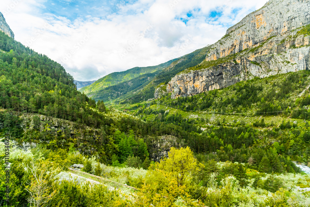 Naklejka premium Ordesa and Monte Perdido National Park - Aragonese Pyrenees
