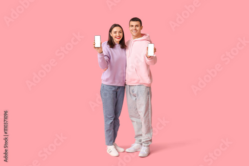 Young couple showing mobile...