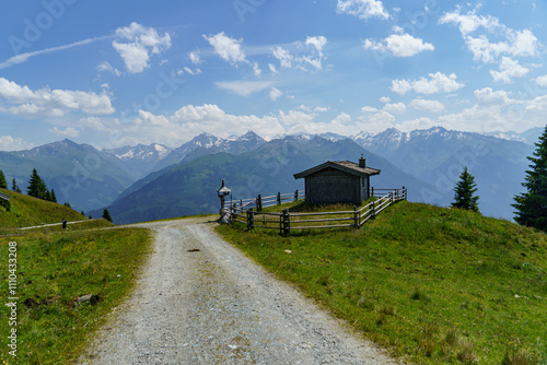 In den österreichischen Alpen photo