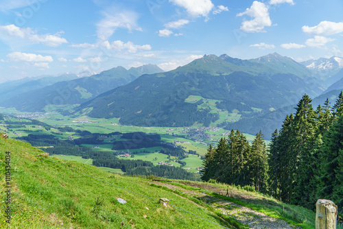 In den österreichischen Alpen photo