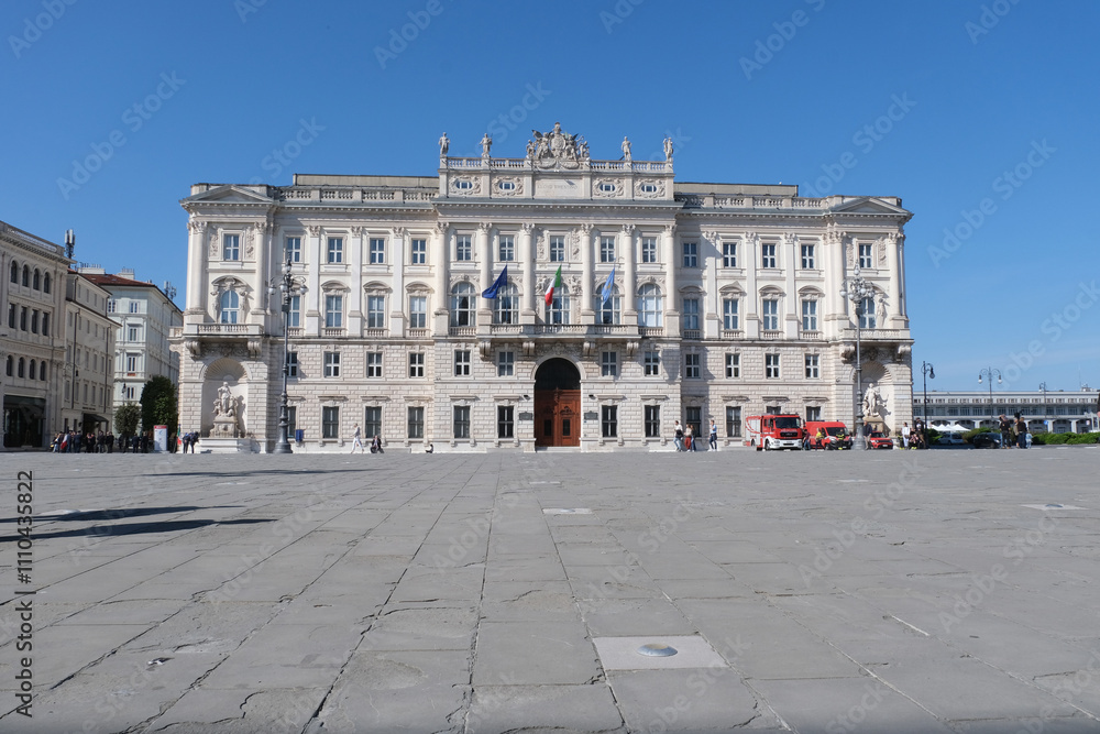 Obraz premium Il palazzo del Lloyd Triestino a Trieste, Friuli Venezia Giulia, Italia.