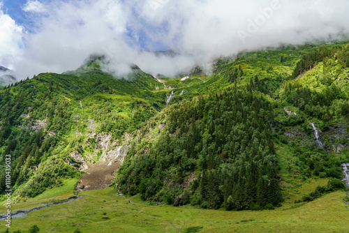 Wandern in den österreichischen Alpen photo