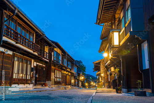 夜の奈良井宿：時代を感じる風情ある街並み