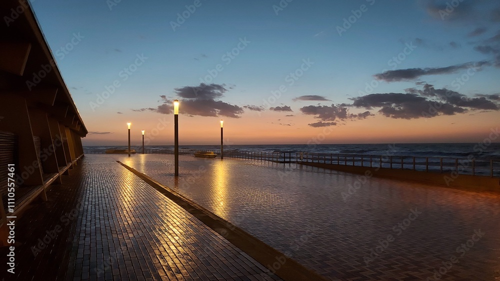 Fototapeta premium Sunset over the ocean
