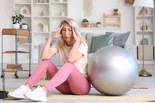 Sporty woman experiencing m...