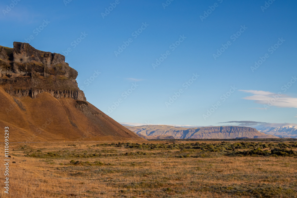 Fototapeta premium Mountain in a beautiful weather in the autumn, Iceland