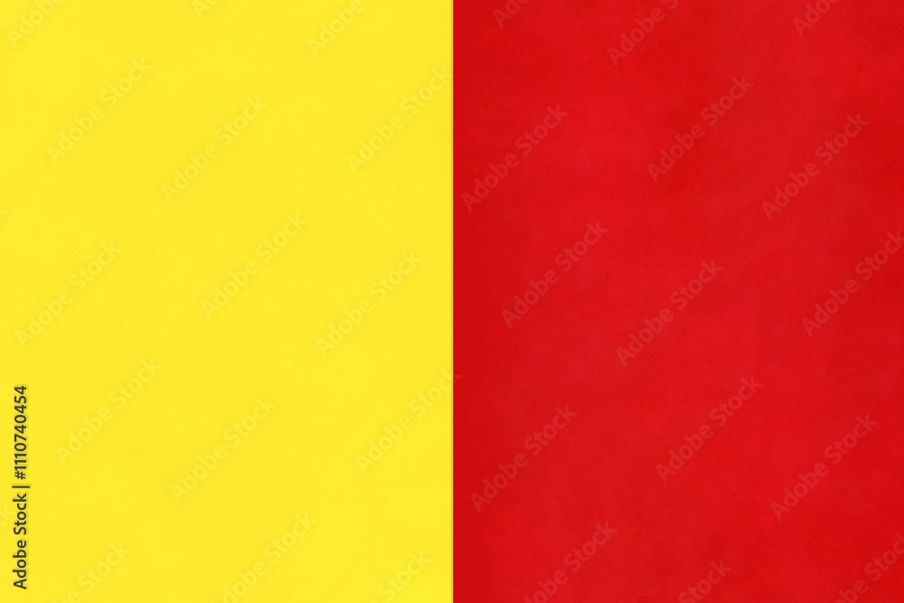 Obraz premium ザラザラした紙の黄色と赤色が半分に分かれた背景