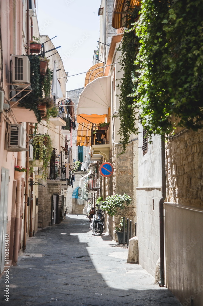 Fototapeta premium street in the town of BAri in Apulia