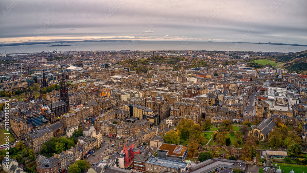 Obraz premium Aerial View of Edinburgh, Scotland, United Kingdom during Autumn