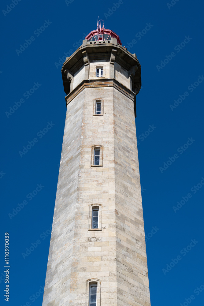 Le phare des Baleines à la pointe ouest de l'île de Ré, sur la commune française de Saint-Clément-des-Baleines. Le phare des Baleines à la pointe ouest de l'île de Ré, sur la commune française de Saint-Clément-des-Baleines.