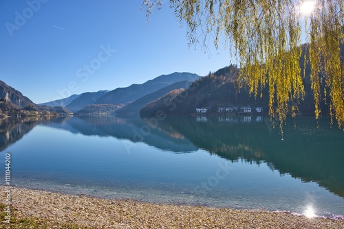 Pieve lago di ledro autunno in trentino