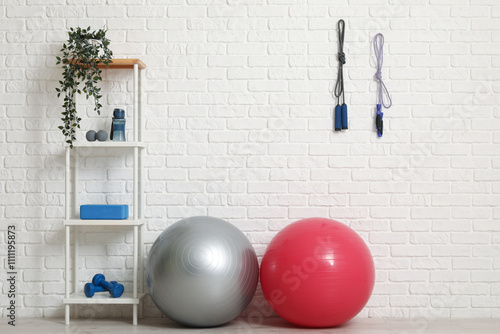 Shelf unit with sports equi...