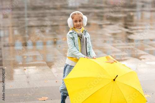 Cute little girl with umbre...