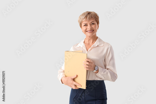 Mature businesswoman with f...
