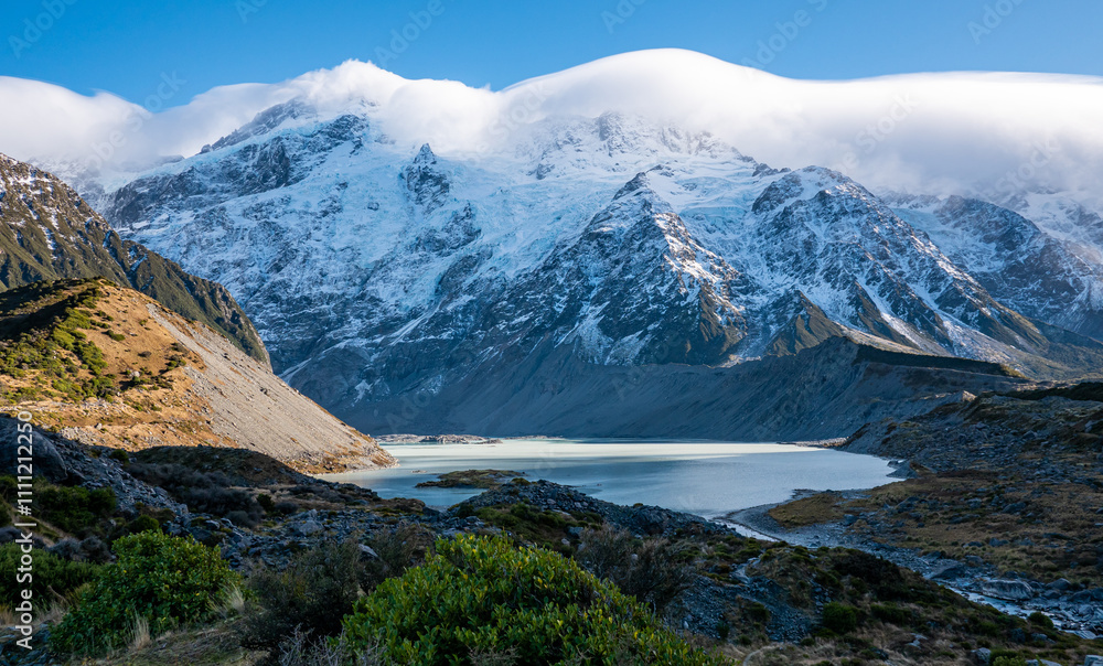 Obraz premium Stunning mountain landscape with clouds covering peaks mt cook new zealand national park winter snow peaks