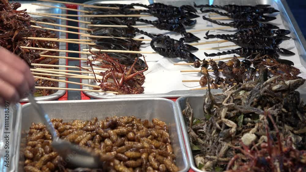 Nonconventional food consisting in roasted insects, grasshoppers ...