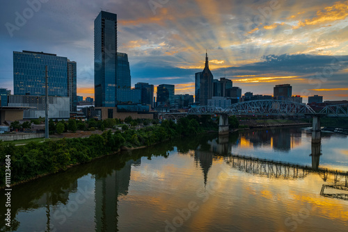 Fotografie sunset to night view of Nashville Skyline as seen over the Cumberland River