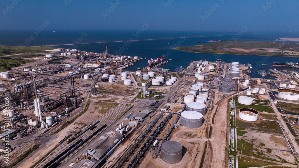 Φωτογραφία JULY 15, 2023, TEXAS CITY, TEXAS, USA - aerial view of Texas City Power Plants a