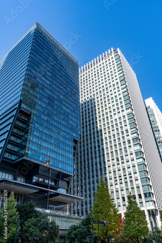 東京大手町のオフィスビルの風景