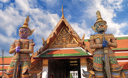 Tableau sur toile Detail of the guardian statues, Wat Phra Kaew (Temple of the Emerald Buddha) and