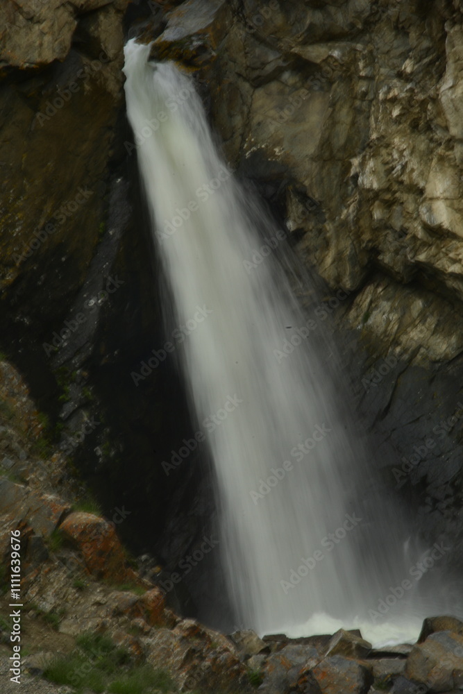 Obraz premium Awesome Tsambagarav waterfall in Western Mongolia
