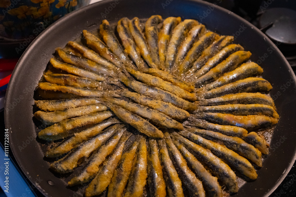 Φωτογραφία Preparing Fried Anchovies (Hamsi Tava) in the Kitchen Photo, Uskudar Istanbul, T