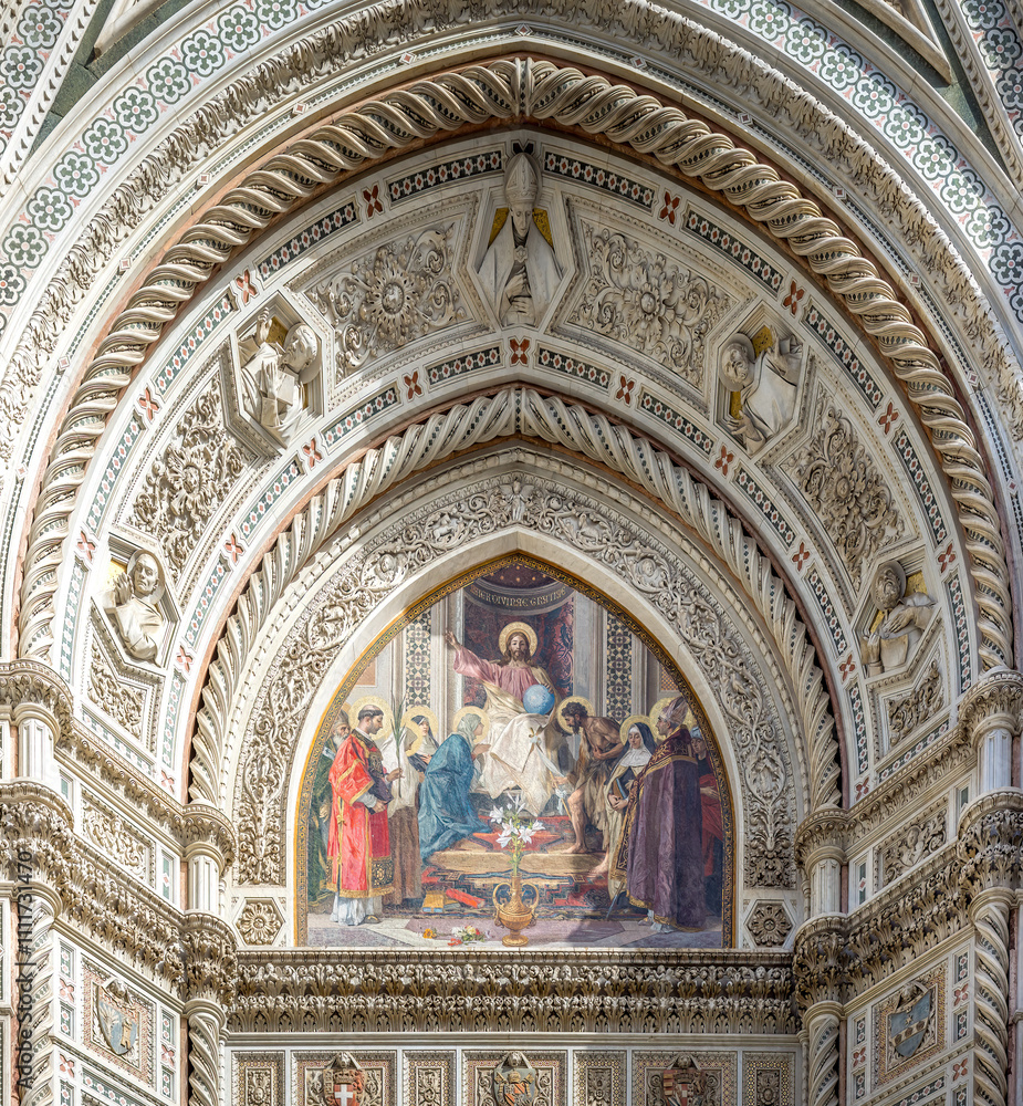 Obraz premium Painting and decoration of the entrance door of the Dome in Florence, Italy