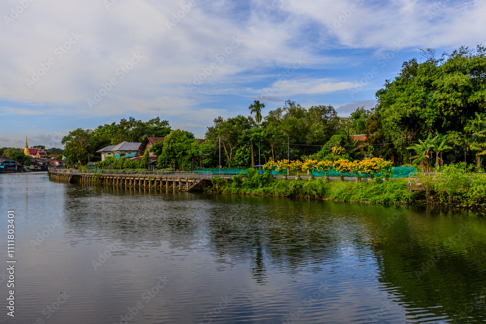 Background of the tourist attractions along the Chanthaburi River, a beautiful old Christian church, located in the middle of the community and travelers always stop by to admire its beauty. Background of the tourist attractions along the Chanthaburi River, a beautiful old Christian church, located in the middle of the community and travelers always stop by to admire its beauty.