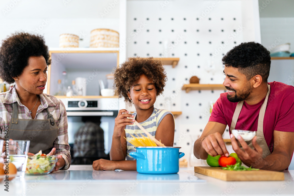Φωτογραφία Happy african american family preparing healthy food in kitchen, having fun toge